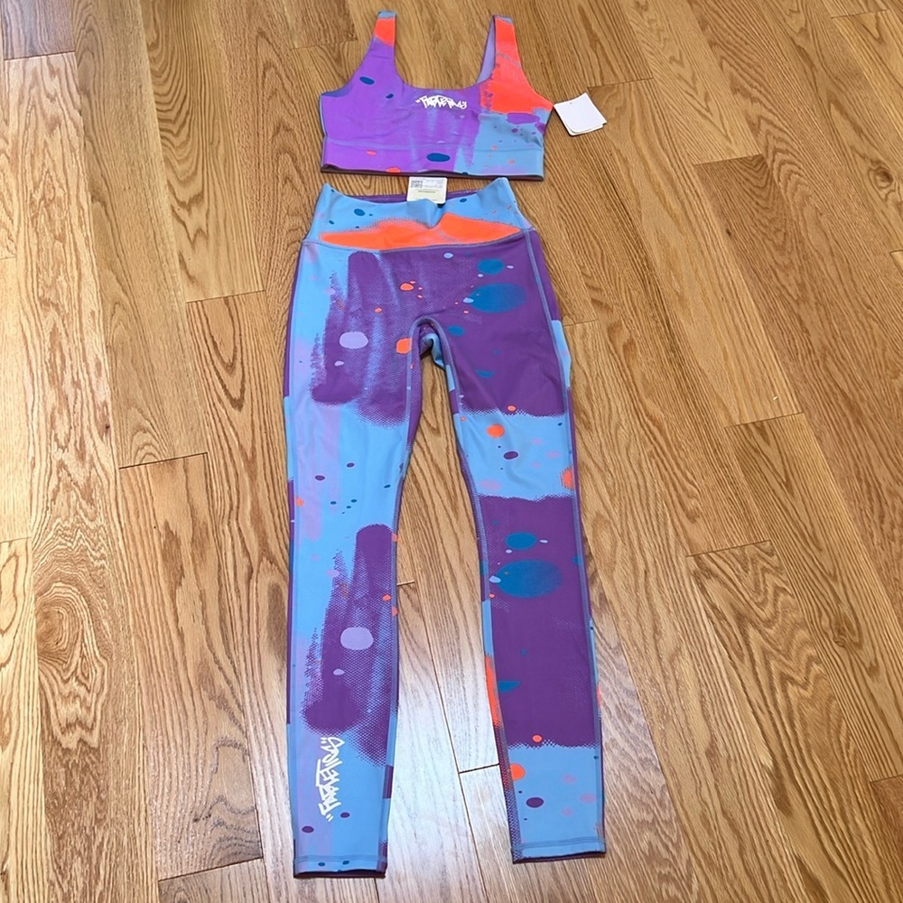 New! Fabletics Small Anywhere Motion 365 High Waisted Leggings And Sports Bra .